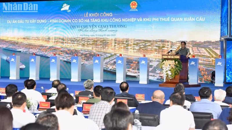 Quang cảnh lễ khởi công. (Ảnh: Trần Hải)