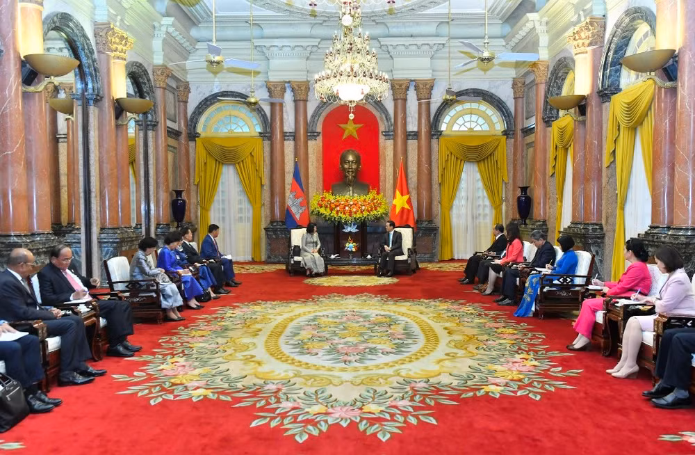 Quang cảnh buổi tiếp Chủ tịch Quốc hội Campuchia tại Phủ Chủ tịch. Quang cảnh buổi tiếp Chủ tịch Quốc hội Campuchia tại Phủ Chủ tịch.