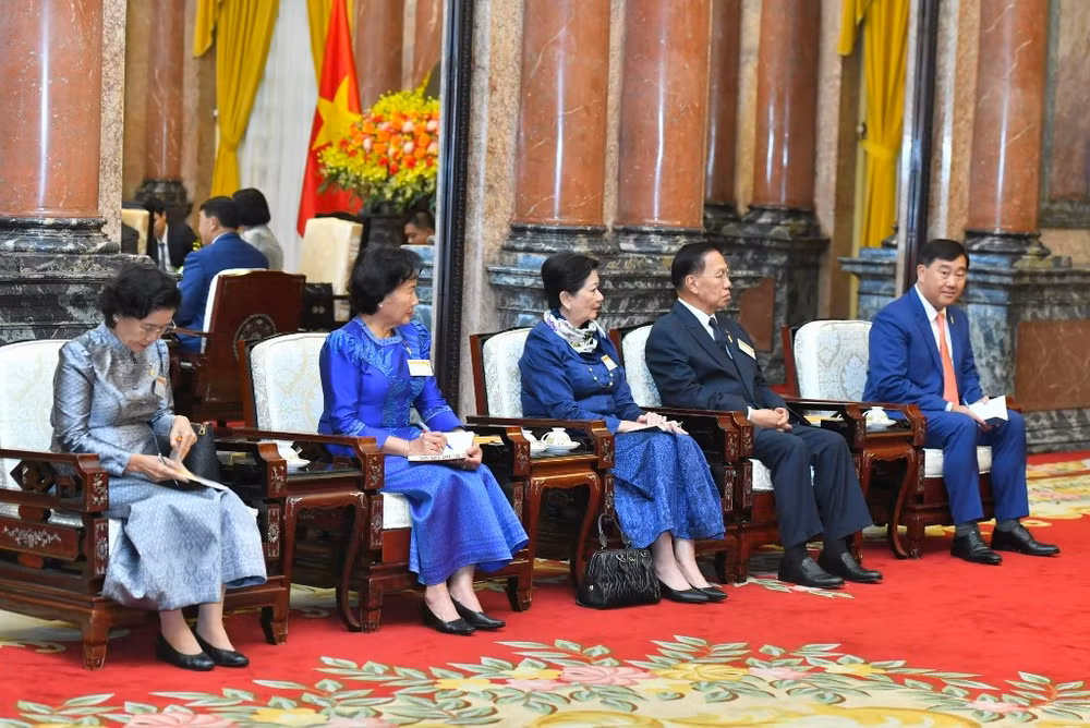 Các đại biểu Quốc hội Campuchia dự buổi tiếp. Các đại biểu Quốc hội Campuchia dự buổi tiếp.