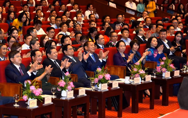 Các đại biểu dự hội nghị.