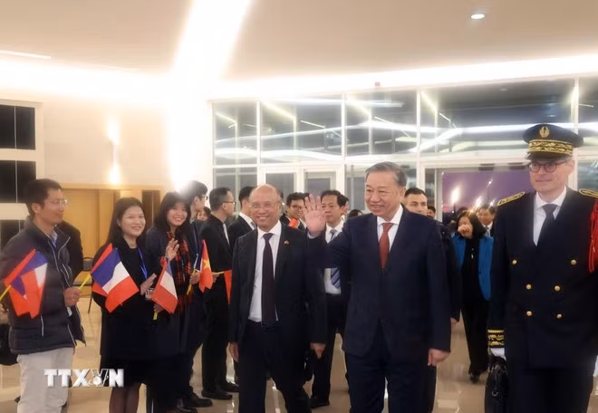 Lễ tiễn Tổng Bí thư, Chủ tịch nước Tô Lâm tại Sân bay Orly, thủ đô Paris. (Ảnh: Trí Dũng/TTXVN)