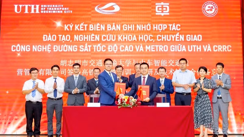 Hai đơn vị ký kết hợp tác đào tạo, nghiên cứu khoa học và chuyển giao công nghệ đường sắt tốc độ cao và metro.