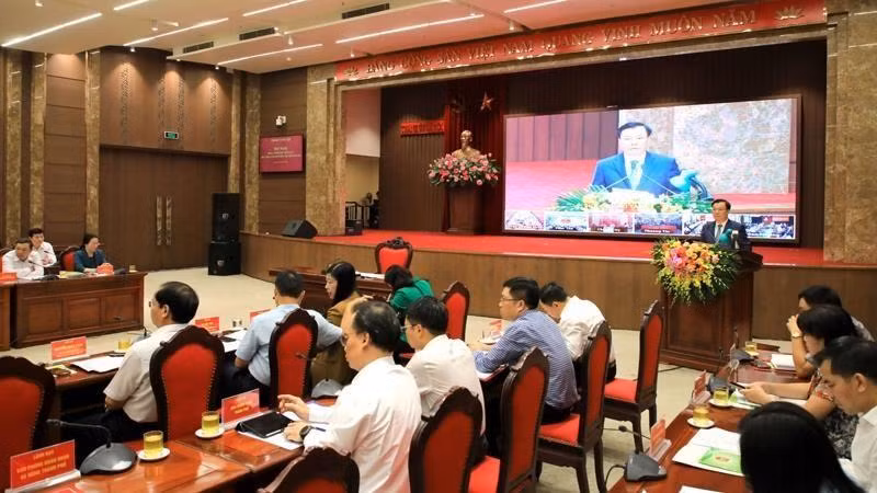 Bí thư Thành ủy Hà Nội Đinh Tiến Dũng phát biểu tại cuộc đối thoại với nông dân Thủ đô, sáng 27/9.