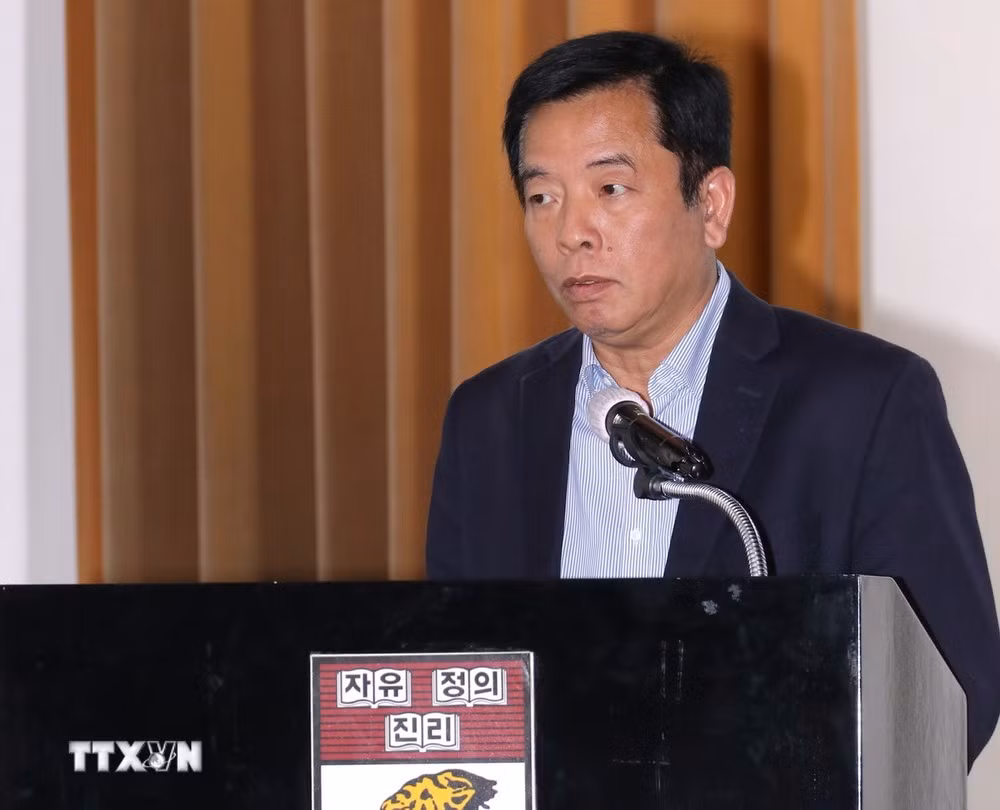 Ông Vũ Hồ, Đại sứ Việt Nam tại Hàn Quốc phát biểu tại hội thảo. (Ảnh: Đức Thắng/TTXVN) Ông Vũ Hồ, Đại sứ Việt Nam tại Hàn Quốc phát biểu tại hội thảo. (Ảnh: Đức Thắng/TTXVN)