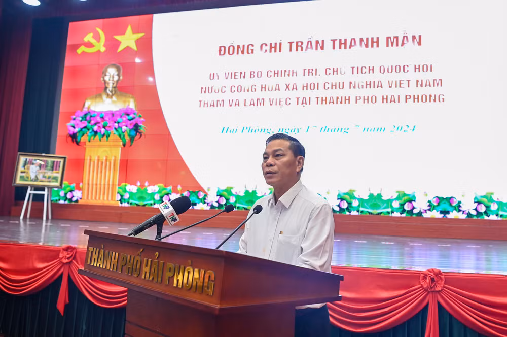 Chủ tịch UBND thành phố Hải Phòng Nguyễn Văn Tùng trình bày báo cáo tại buổi làm việc. Chủ tịch UBND thành phố Hải Phòng Nguyễn Văn Tùng trình bày báo cáo tại buổi làm việc.