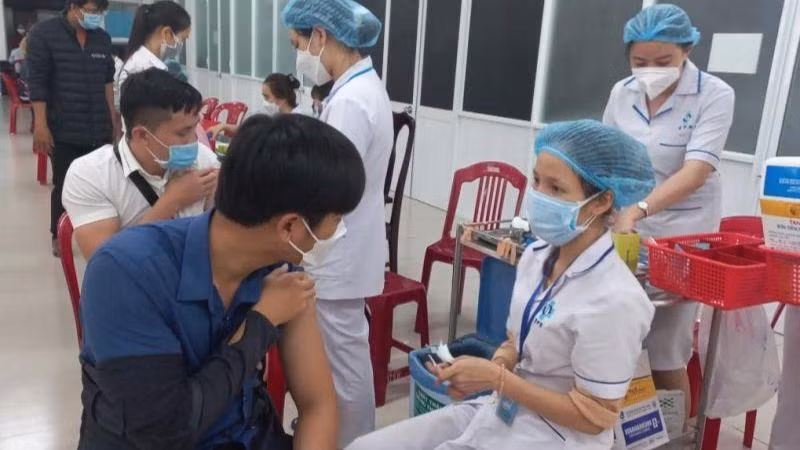 Việc tiêm vaccine phòng Covid-19 liều bổ sung, liều nhắc lại ở Quảng Ngãi vẫn chưa đạt yêu cầu đề ra. Việc tiêm vaccine phòng Covid-19 liều bổ sung, liều nhắc lại ở Quảng Ngãi vẫn chưa đạt yêu cầu đề ra.