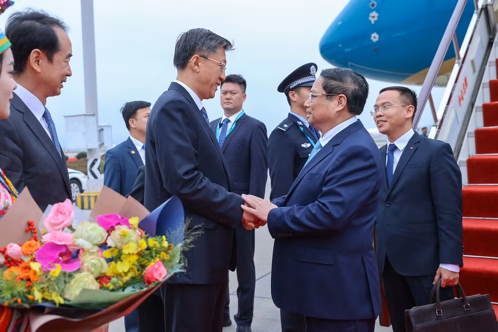Lễ đón Thủ tướng Phạm Minh Chính đến Côn Minh, tỉnh Vân Nam bắt đầu chuyến tham dự Hội nghị Thượng đỉnh Hợp tác tiểu vùng Mekong mở rộng (GMS) lần thứ 8. Ảnh: Thanh Giang