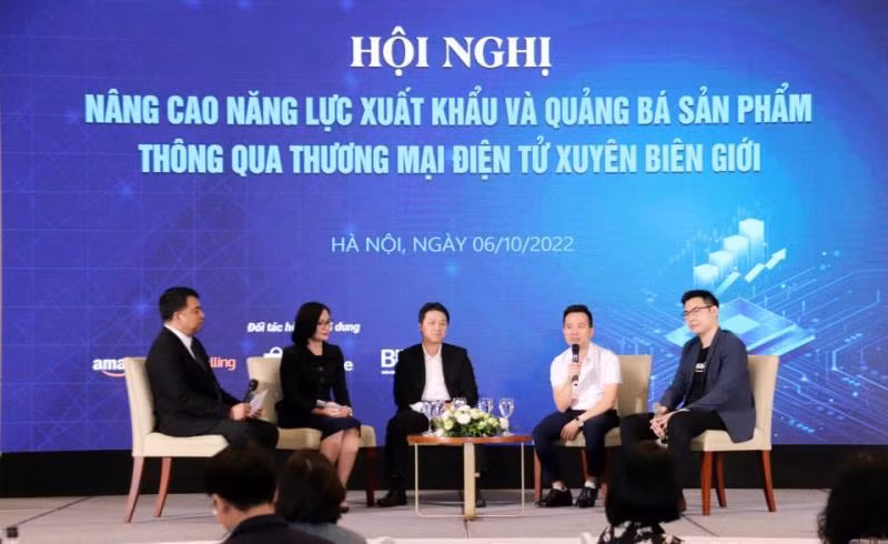 Các đại biểu trao đổi về thương mại điện tử xuyên biên giới ngày 6/10/2022. (Ảnh: Ban tổ chức) Các đại biểu trao đổi về thương mại điện tử xuyên biên giới ngày 6/10/2022. (Ảnh: Ban tổ chức)