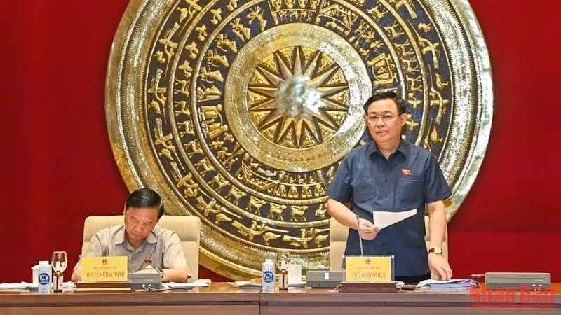 Chủ tịch Quốc hội Vương Đình Huệ phát biểu kết luận buổi làm việc với Viện Nghiên cứu lập pháp. (Ảnh Duy Linh)