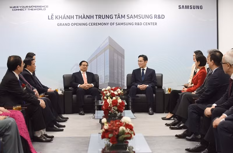Thủ tướng Phạm Minh Chính tiếp Chủ tịch Samsung Electronics Lee Jae-yong. Thủ tướng Phạm Minh Chính tiếp Chủ tịch Samsung Electronics Lee Jae-yong.