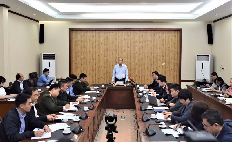 Hội nghị trực tiếp kết hợp trực tuyến công bố và triển khai Quyết định số 81/QĐ-TTg ngày 13/2/2023 của Thủ tướng Chính phủ ban hành Kế hoạch hành động chống khai thác hải sản bất hợp pháp, không báo cáo và không theo quy định, chuẩn bị làm việc với Đoàn Thanh tra của Ủy ban châu Âu lần thứ 4. Hội nghị trực tiếp kết hợp trực tuyến công bố và triển khai Quyết định số 81/QĐ-TTg ngày 13/2/2023 của Thủ tướng Chính phủ ban hành Kế hoạch hành động chống khai thác hải sản bất hợp pháp, không báo cáo và không theo quy định, chuẩn bị làm việc với Đoàn Thanh tra của Ủy ban châu Âu lần thứ 4.