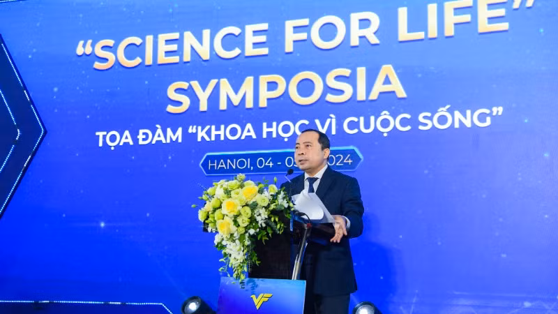 Phó Giáo sư, Tiến sĩ Vũ Hải Quân, Ủy viên Ban Chấp hành Trung ương Đảng Cộng sản Việt Nam, Giám đốc Đại học Quốc gia TP Hồ Chí Minh phát biểu tại tọa đàm. 