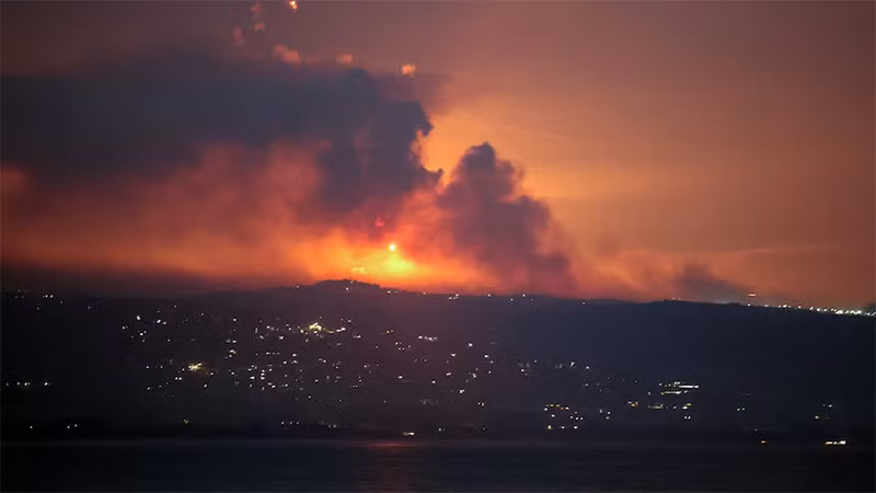 Khói lửa bốc lên ở khu vực Lebanon giáp Israel, ngày 25/8/2024. (Ảnh: Reuters)