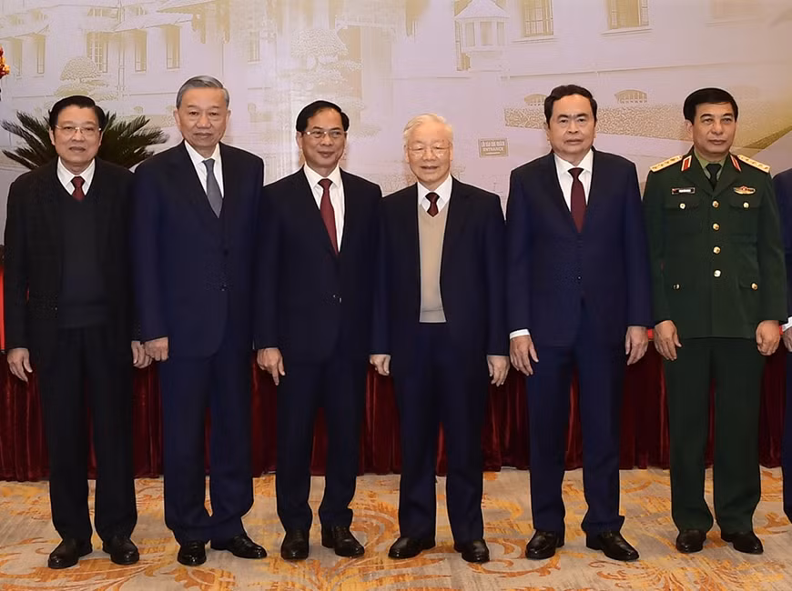 Tổng Bí thư Nguyễn Phú Trọng và các đại biểu dự Hội nghị Ngoại giao lần thứ 32. Tổng Bí thư Nguyễn Phú Trọng và các đại biểu dự Hội nghị Ngoại giao lần thứ 32.