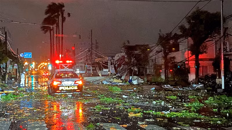 Thành phố Miyazaki sau khi bão Shanshan quét qua. (Ảnh: Reuters) Thành phố Miyazaki sau khi bão Shanshan quét qua. (Ảnh: Reuters)