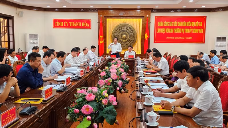 Quang cảnh buổi làm việc của đoàn công tác với Ban Thường vụ Tỉnh ủy Thanh Hóa.
