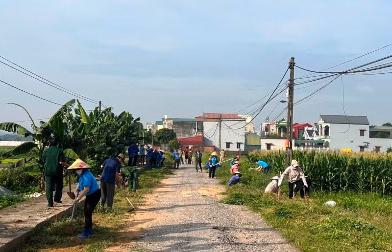 Nhân dân Thanh Hóa ra quân làm vệ sinh môi trường. Nhân dân Thanh Hóa ra quân làm vệ sinh môi trường.