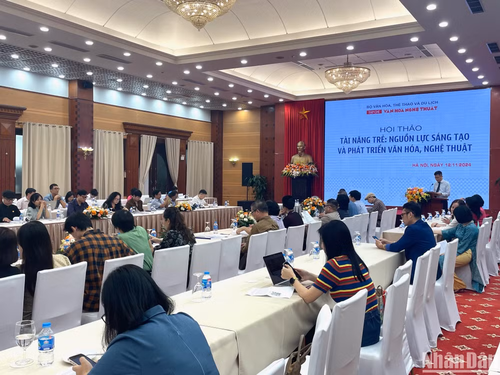 Nghệ sỹ, nhà quản lý văn hóa tham gia hội thảo. Nghệ sỹ, nhà quản lý văn hóa tham gia hội thảo.