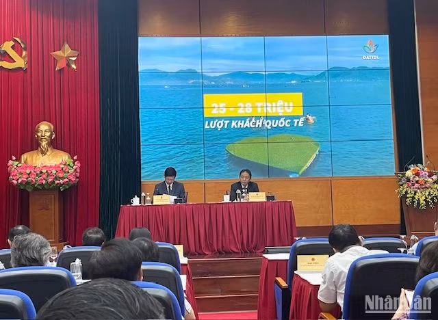 Công bố quy hoạch về hệ thống du lịch tầm nhìn đến năm 2045. Công bố quy hoạch về hệ thống du lịch tầm nhìn đến năm 2045.