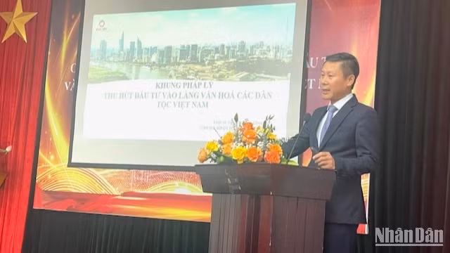 Đại biểu tham luận tại hội nghị.