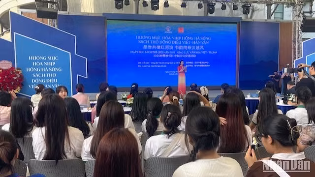 Chương trình giao lưu văn hóa Việt-Trung.