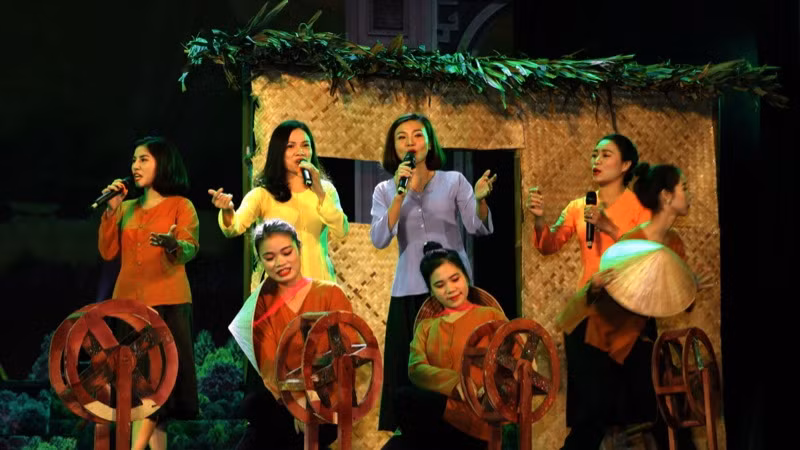 Dân ca ví giặm được giới thiệu tại triển lãm.