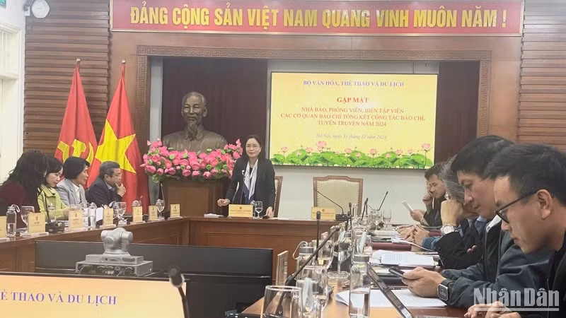 Thứ trưởng Văn hóa, Thể thao và Du lịch Trịnh Thị Thủy phát biểu.