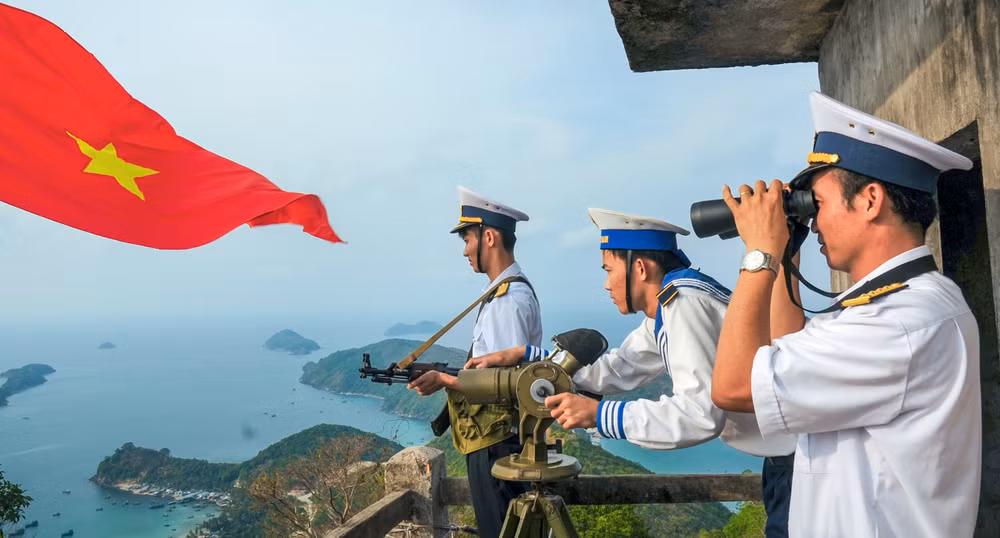 Canh giữ vùng trời Tổ quốc. (Ảnh: Trung tâm triển lãm văn hóa nghệ thuật Việt Nam)