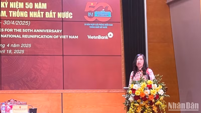 Thứ trưởng Bộ Ngoại giao Lê Thị Thu Hằng cung cấp thông tin tại buổi họp báo. 