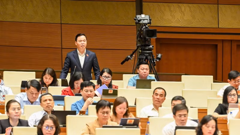 Đại biểu Trần Văn Khải (đoàn Hà Nam), Phó Chủ nhiệm Ủy ban Khoa học, Công nghệ và Môi trường phát biểu tại hội trường. (Ảnh: BÙI GIANG)