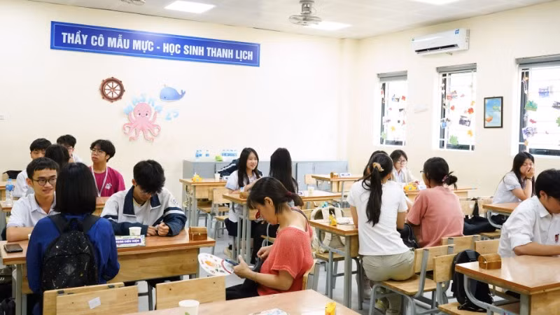 Phụ huynh cùng học sinh tham gia ngày hội MASKA 2025.