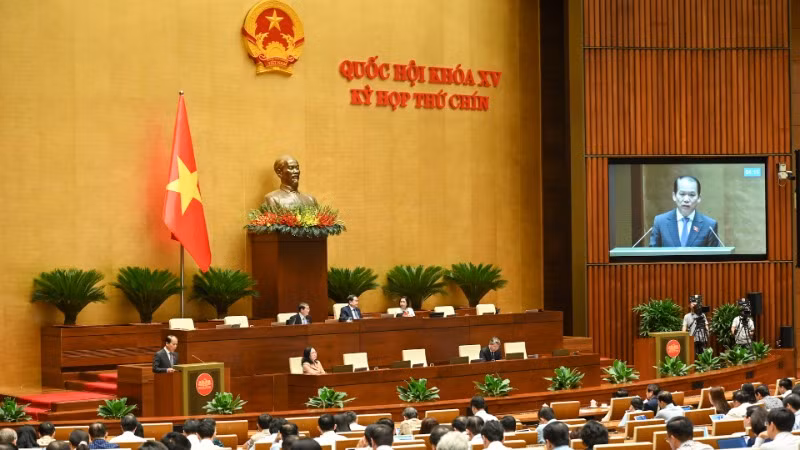 Quang cảnh phiên họp ở hội trường sáng 15/5. (Ảnh: BÙI GIANG)