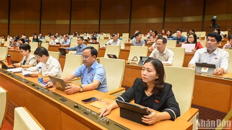 Các đại biểu Quốc hội bấm nút thông qua việc điều chỉnh Chương trình Kỳ họp thứ 9, Quốc hội khóa XV. (Ảnh: BÙI GIANG) Các đại biểu Quốc hội bấm nút thông qua việc điều chỉnh Chương trình Kỳ họp thứ 9, Quốc hội khóa XV. (Ảnh: BÙI GIANG)