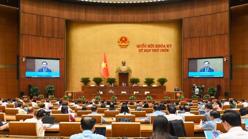 Quốc hội làm việc tại Hội trường nghe Tờ trình dự thảo Nghị quyết của Quốc hội sửa đổi, bổ sung một số điều của Hiến pháp năm 2013. (Ảnh: BÙI GIANG)