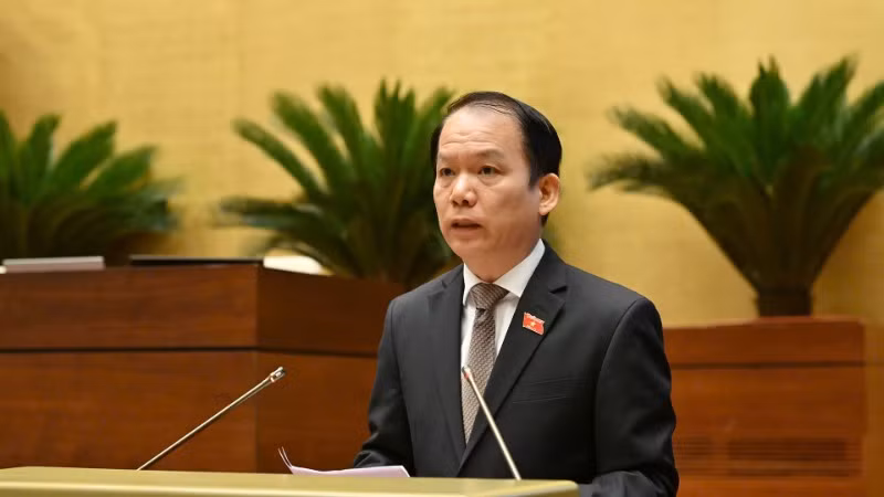 Chủ nhiệm Ủy ban Pháp luật và Tư pháp của Quốc hội Hoàng Thanh Tùng trình bày báo cáo thẩm tra. (Ảnh: THỦY NGUYÊN)