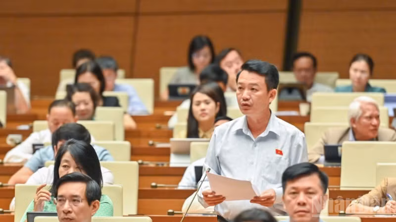 Đại biểu Trần Quang Minh (Đoàn Quảng Bình) phát biểu ý kiến tại hội trường. (Ảnh: BÙI GIANG) Đại biểu Trần Quang Minh (Đoàn Quảng Bình) phát biểu ý kiến tại hội trường. (Ảnh: BÙI GIANG)