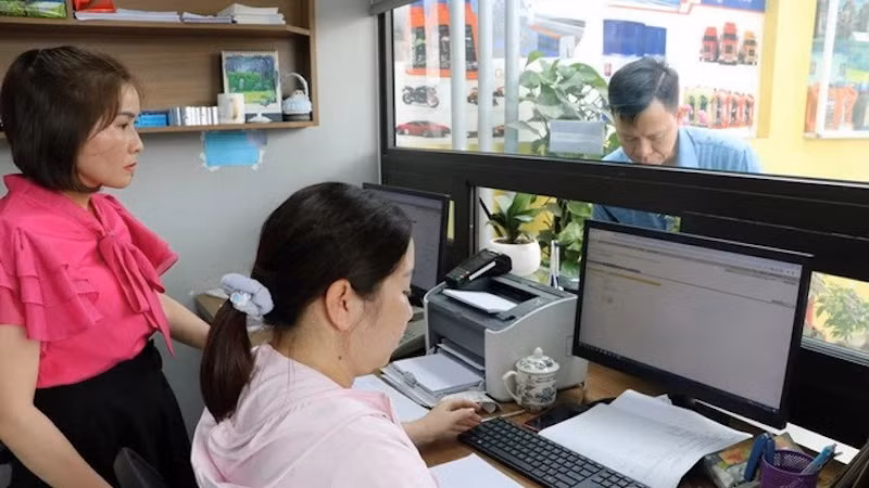 Hộ kinh doanh có doanh thu 1 tỉ đồng/năm phải sử dụng hóa đơn điện tử. (Ảnh minh hoạ. Nguồn: TTXVN)