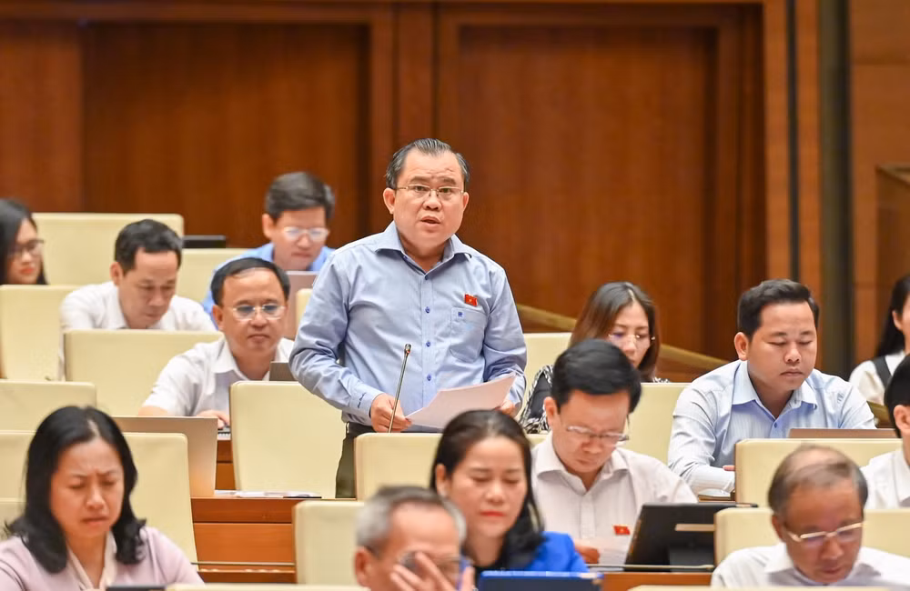 Đại biểu Nguyễn Tâm Hùng (Đoàn Bà Rịa-Vũng Tàu) phát biểu ý kiến tại hội trường. (Ảnh: BÙI GIANG) Đại biểu Nguyễn Tâm Hùng (Đoàn Bà Rịa-Vũng Tàu) phát biểu ý kiến tại hội trường. (Ảnh: BÙI GIANG)