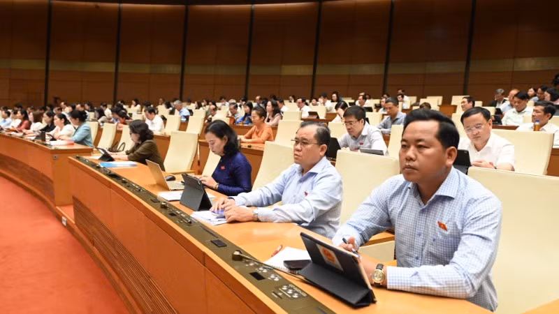 Quốc hội thảo luận ở hội trường về một số nội dung còn ý kiến khác nhau của dự thảo Luật Nhà giáo. (Ảnh: BÙI GIANG) Quốc hội thảo luận ở hội trường về một số nội dung còn ý kiến khác nhau của dự thảo Luật Nhà giáo. (Ảnh: BÙI GIANG)