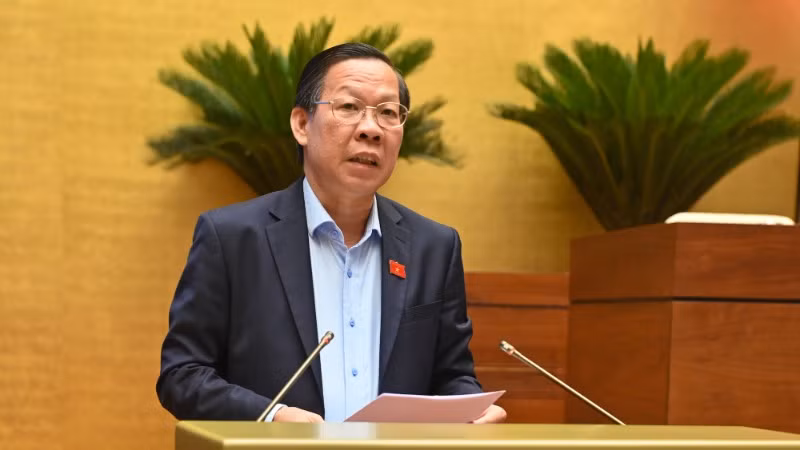 Ủy viên Ủy ban Thường vụ Quốc hội, Chủ nhiệm Ủy ban Kinh tế và Tài chính Quốc hội Phan Văn Mãi trình bày báo cáo. (Ảnh: BÙI GIANG) Ủy viên Ủy ban Thường vụ Quốc hội, Chủ nhiệm Ủy ban Kinh tế và Tài chính Quốc hội Phan Văn Mãi trình bày báo cáo. (Ảnh: BÙI GIANG)