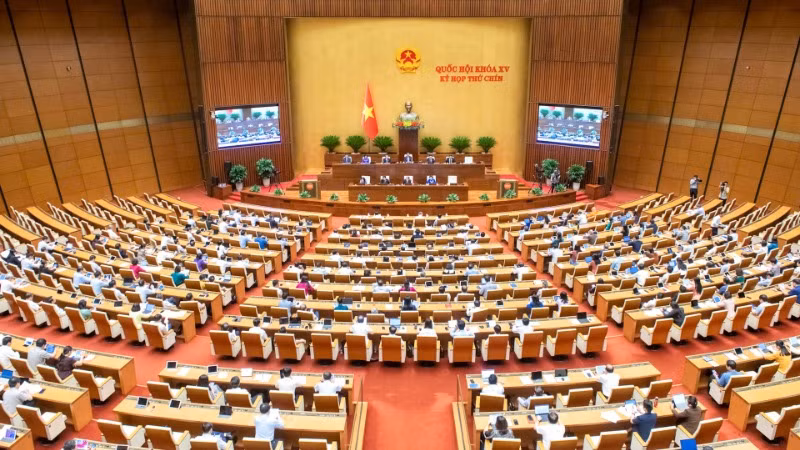 Quốc hội thảo luận tại hội trường về dự thảo Nghị quyết của Quốc hội sửa đổi, bổ sung một số điều của Hiến pháp năm 2013. (Ảnh: BÙI GIANG)