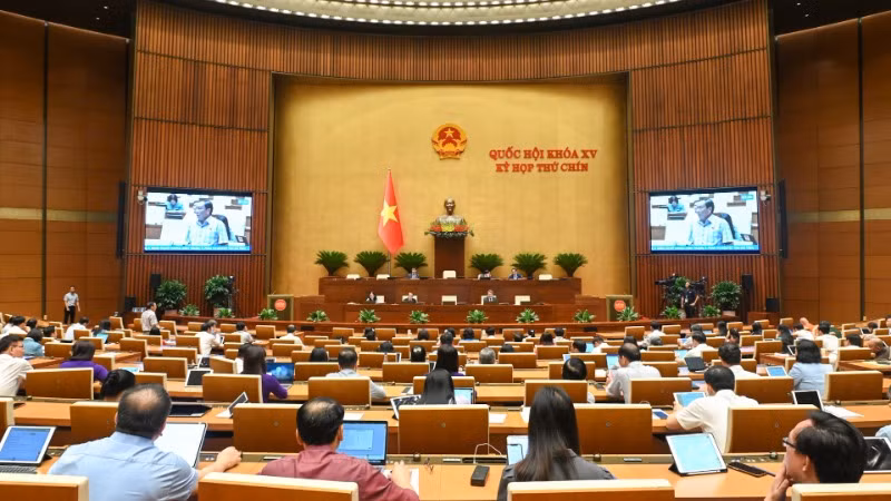 Quốc hội thảo luận ở hội trường về dự thảo Nghị quyết của Quốc hội về một số cơ chế, chính sách đặc biệt, tạo đột phá trong xây dựng và tổ chức thi hành pháp luật. (Ảnh: BÙI GIANG)