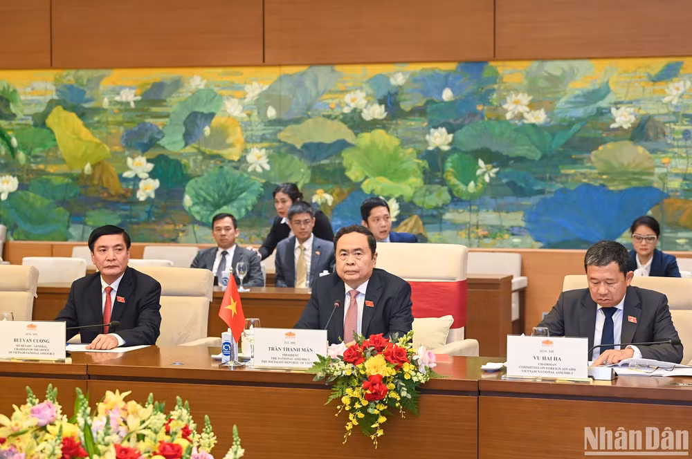 Chủ tịch Quốc hội Trần Thanh Mẫn và các đại biểu Quốc hội Việt Nam tại buổi hội kiến. Chủ tịch Quốc hội Trần Thanh Mẫn và các đại biểu Quốc hội Việt Nam tại buổi hội kiến.