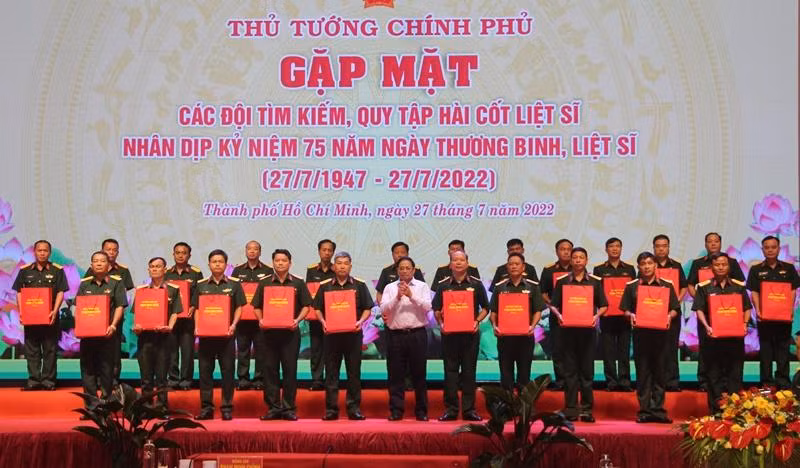 Biểu dương các cá nhân, tập thể tổ chức có nhiều hiệu quả trong công tác tìm kiếm, quy tập hài cốt liệt sĩ.