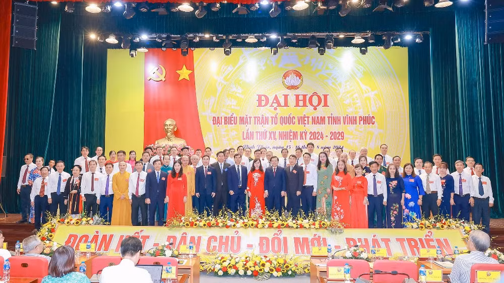 Ủy ban Mặt trận Tổ quốc Việt Nam tỉnh Vĩnh Phúc nhiệm kỳ 2024-2029 với các đại biểu dự đại hội. Ủy ban Mặt trận Tổ quốc Việt Nam tỉnh Vĩnh Phúc nhiệm kỳ 2024-2029 với các đại biểu dự đại hội.