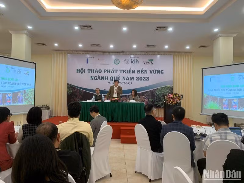 Ông Triệu Văn Lực - Phó Cục trưởng Cục Lâm nghiệp (Bộ Nông nghiệp và Phát triển nông thôn) - cho rằng tiềm năng lợi thế của ngành quế chưa phát huy tương xứng. Ông Triệu Văn Lực - Phó Cục trưởng Cục Lâm nghiệp (Bộ Nông nghiệp và Phát triển nông thôn) - cho rằng tiềm năng lợi thế của ngành quế chưa phát huy tương xứng.