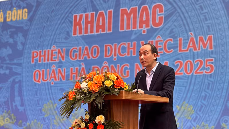 Phó Giám đốc Sở Nội vụ Hà Nội Nguyễn Tây Nam phát biểu tại chương trình. (Ảnh: THU DUYÊN)
