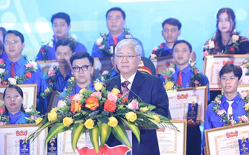 Đồng chí Đỗ Văn Chiến phát biểu ý kiến tại chương trình.