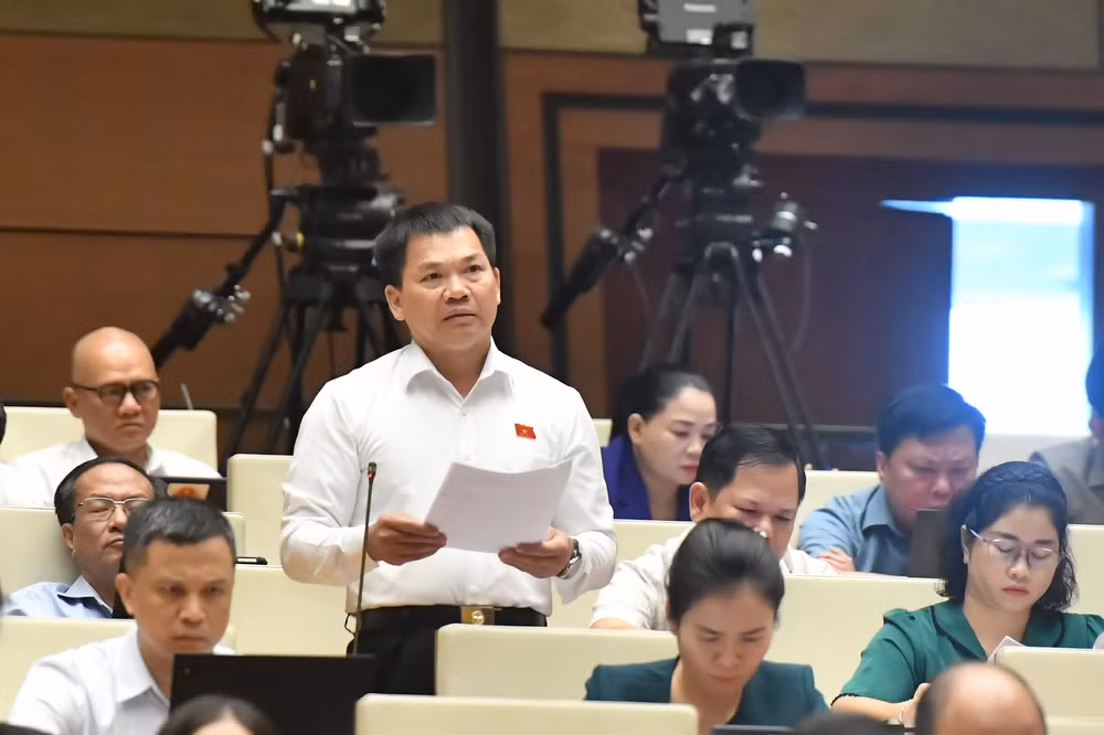 Đại biểu Quốc hội Dương Khắc Mai (Đắk Nông) phát biểu ý kiến thảo luận. Đại biểu Quốc hội Dương Khắc Mai (Đắk Nông) phát biểu ý kiến thảo luận.