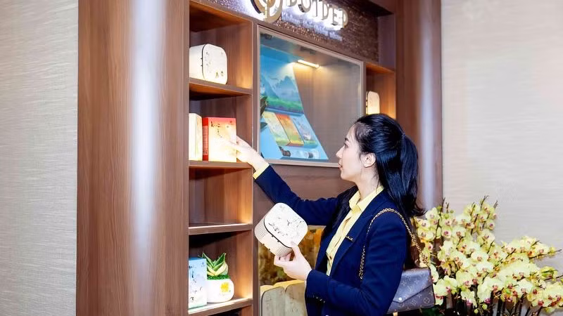 Phòng chờ được trang bị các sản phẩm cao cấp đến từ thương hiệu Đôi Dép.